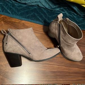 Torrid 10W suede bootie